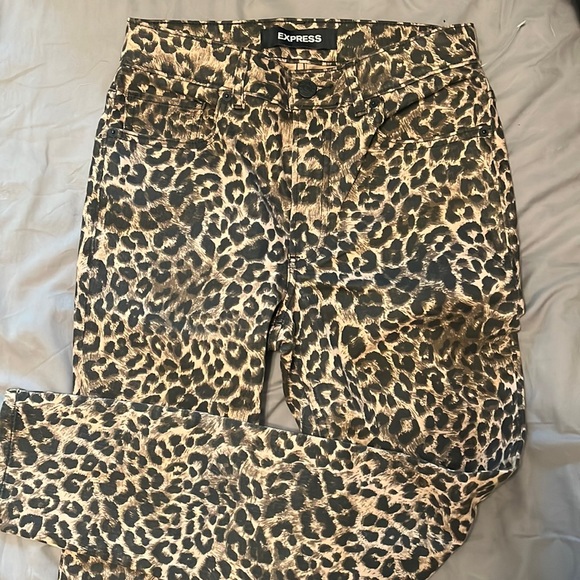 New without tags! Express Cheetah Print Jeans size 4